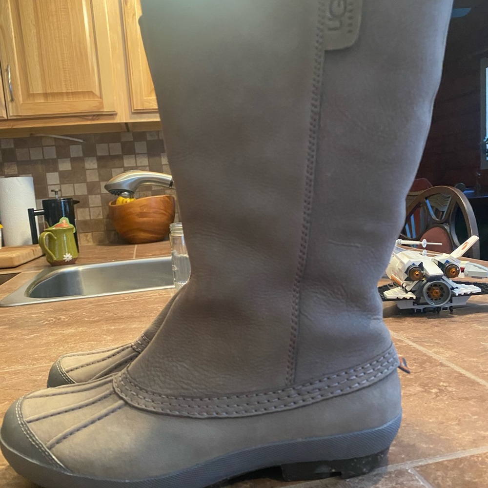I’m selling because they don’t fit. Wrong size.